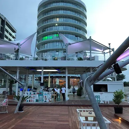 White Tower Mamaia Apartament 609 * ナボダリ