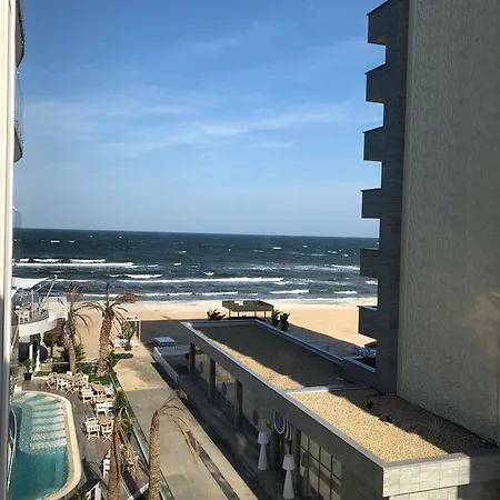 White Tower Mamaia Apartament 609 ホテル *