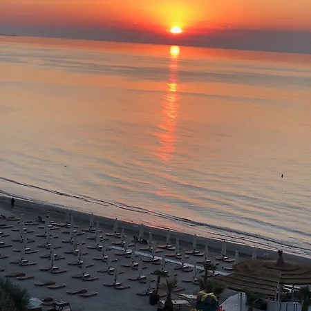 White Tower Mamaia Apartament 609 ナボダリ