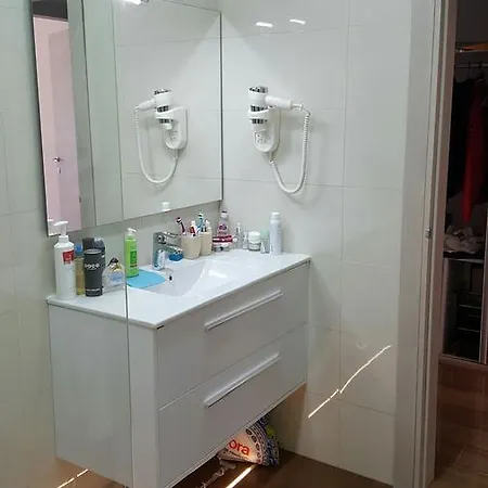 White Tower Mamaia Apartament 609 ホテル *
